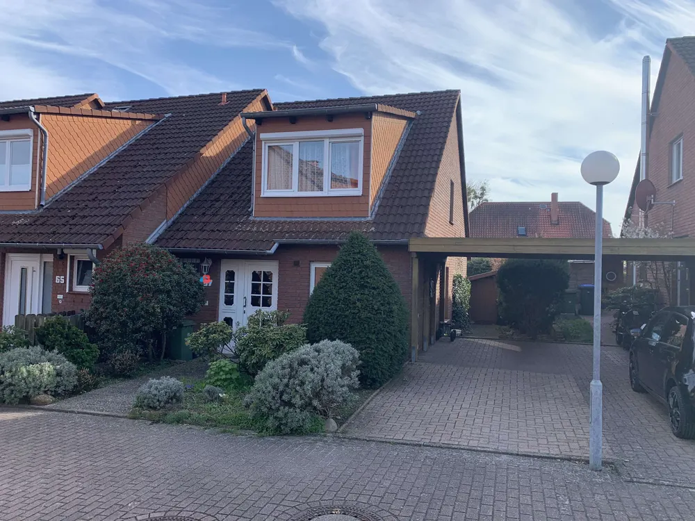 Frontansicht des Reihenendhauses in Wolfsburg-Vorsfelde